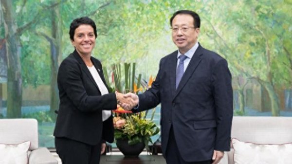 西安股票配资 龚正会见法国苏伊士集团董事长苏冰岚，加快建设更加美丽、更可持续的生态之城